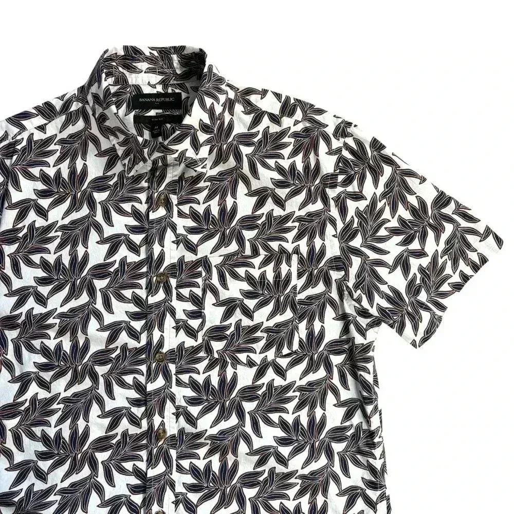 Banana Republic Men’s Button Down Leaf Pattern Slim Fit Shirt (Size M)